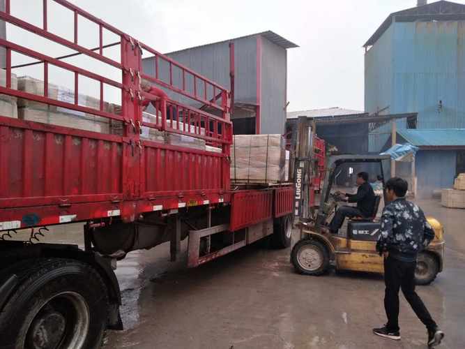 5月3日我公司将产品发往赤峰_郑州荣盛窑炉耐火材料